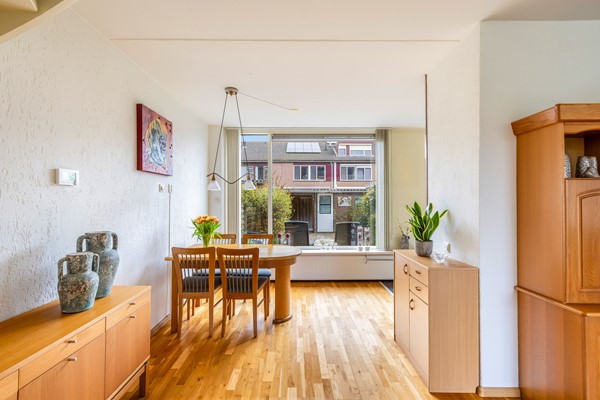 Foto - Te koop: tussenwoning gelegen aan groenvoorziening